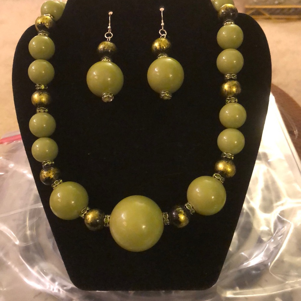 NECKLACE SET - Picture 2 of 2
